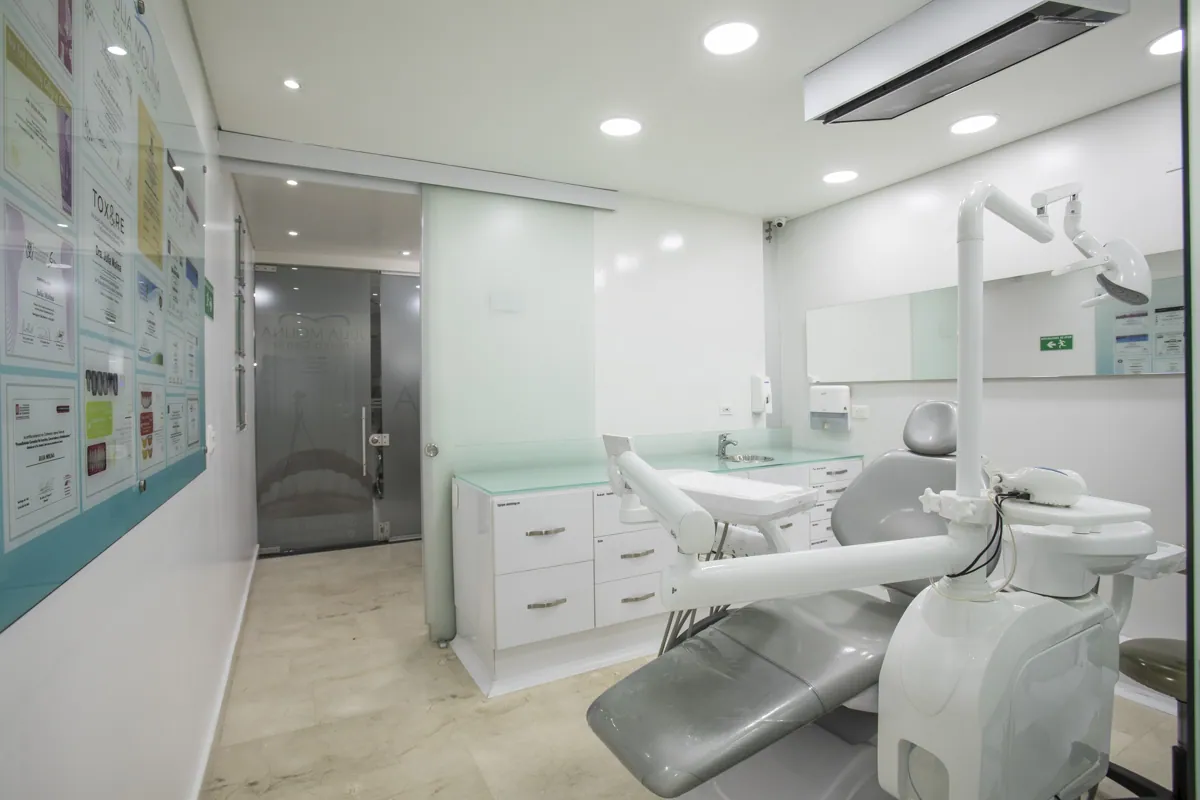 Treatment room at the Smiles by Julia Molina dental clinic in Cali